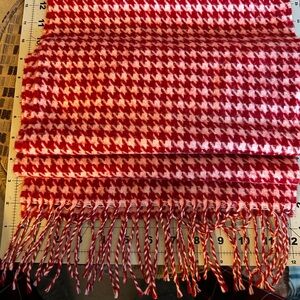 66x12 approx 100% Cashmere Red and White Houndstooth Scarf